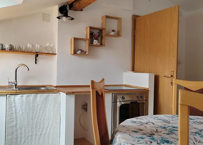 Apartma Sofia شقة *