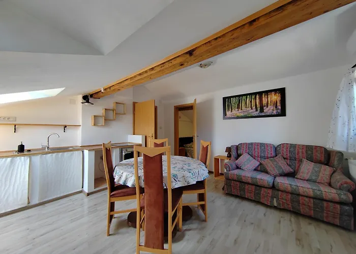 Apartma Sofia شقة